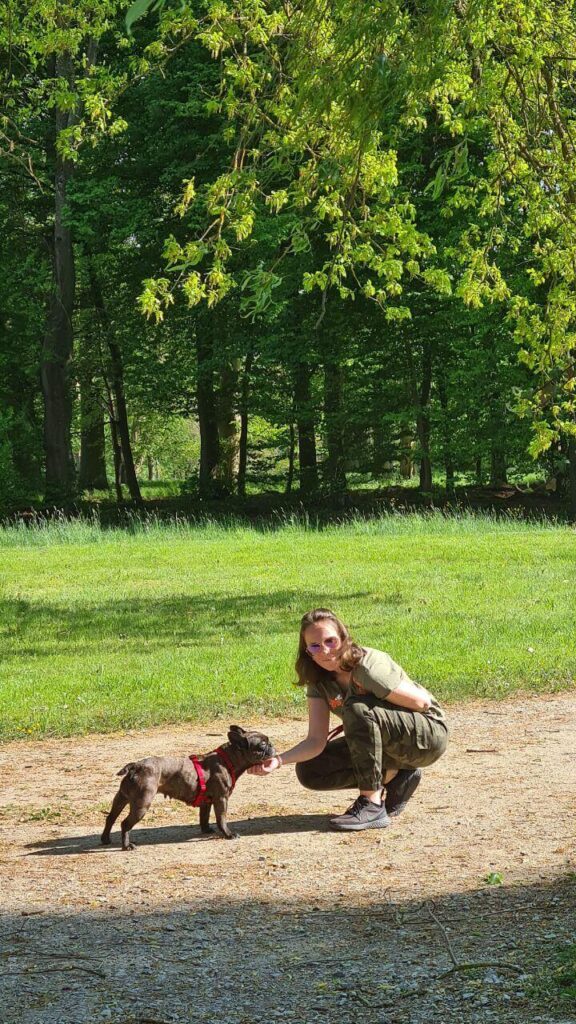 Spaziergang im Park mit Seelenhund
